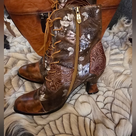Spring Step Floral Lace-Up Ankle Boots - Brown Leather - Picture 2 of 6